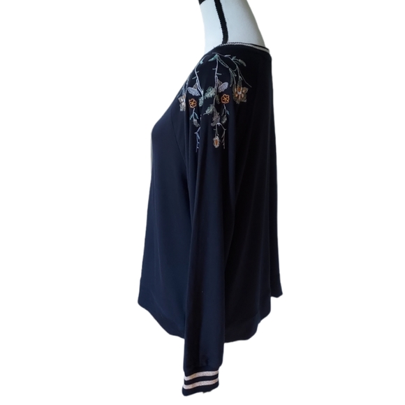 Rose + Olive Top Stretch Knit Embroidered Raglan Sleeve Navy Blue Large NWOT - Picture 2 of 8